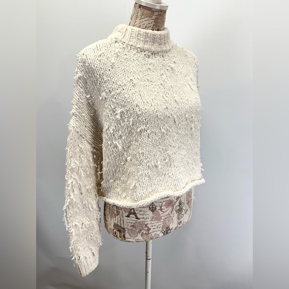 URBAN OUTFITTERS Ivory MILO Chenille distressed crop Sweater size M/L - Picture 9 of 14